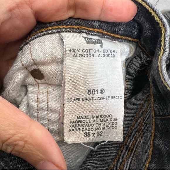 Levi's 501 Straight Leg Button Fly Jeans Size 38x32 - Picture 7 of 9